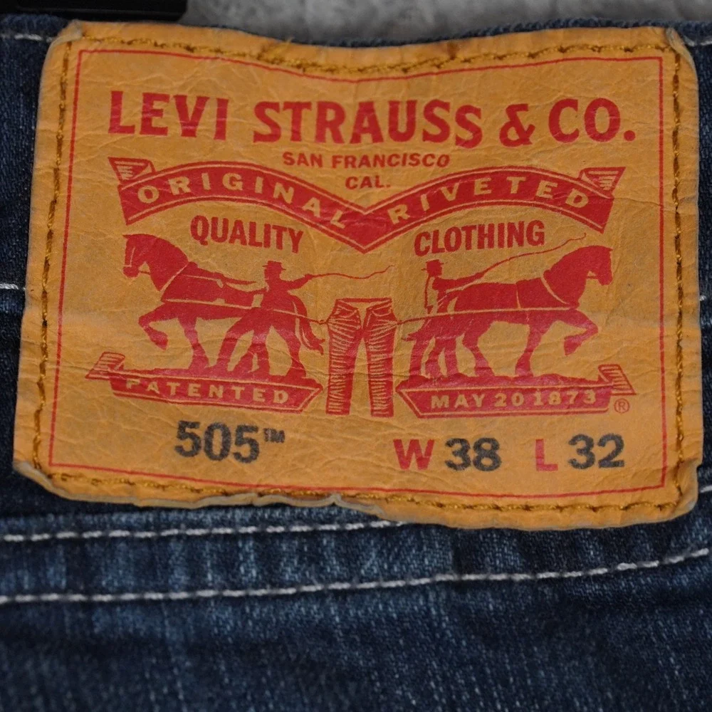 Levi's 505 Jeans Mens 38x32 Dark Wash Straight Leg Denim Regular Fit